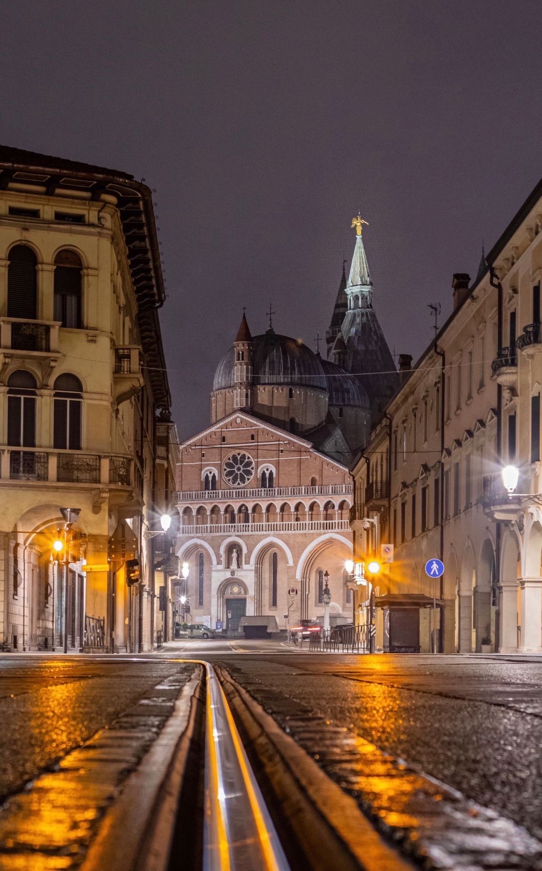 Basilica di Sant'Antonio di sera
